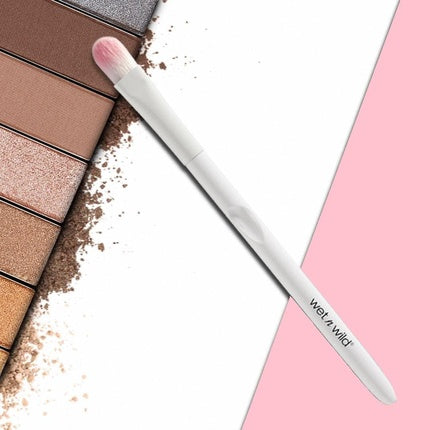 Wet 'N' Wild Large Eyeshadow Brush with Rounded Design