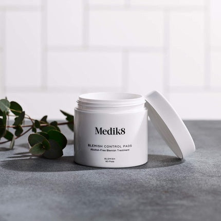 Medik8 Wipes 60 Units Controlling Interests Of Acne