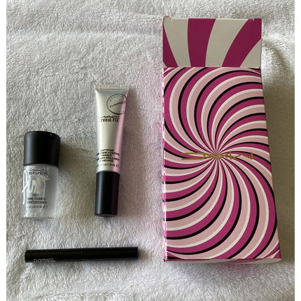 MAC Tricks Of The Trade Kit (1 Primer + 1 Finishing Mist + 1 Prep)