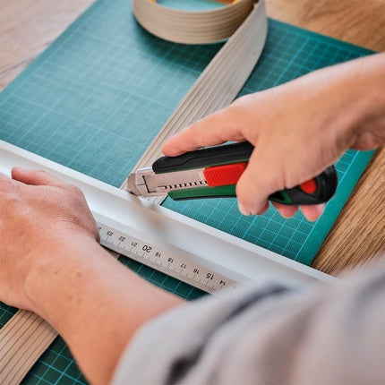 Bosch Ergonomic Cutter Knife with Soft Grip and Auto-Lock Blade