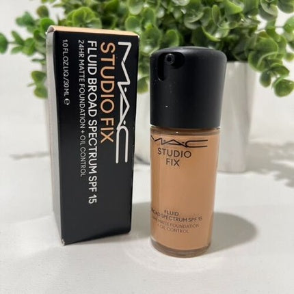 MAC Studio Fix Fluid SPF 15 24HR Matte Foundation Oil Control C5 Authentic