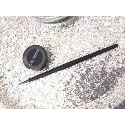 Leticia Well Gel Eyeliner Black Carbon Outfit 24 Hours with Brush