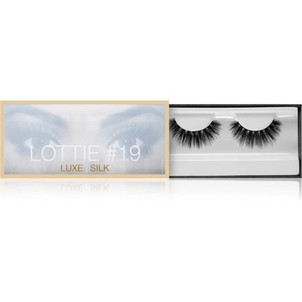 Huda Beauty Classic False Eyelashes